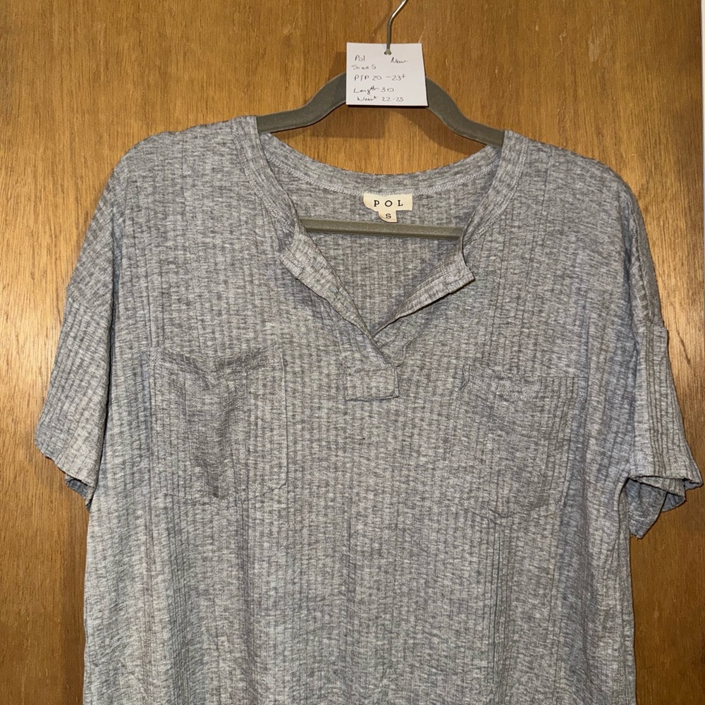POL Gray Ribbed Two Breast Pocket Tunic Top, Size S - Picture 3 of 4